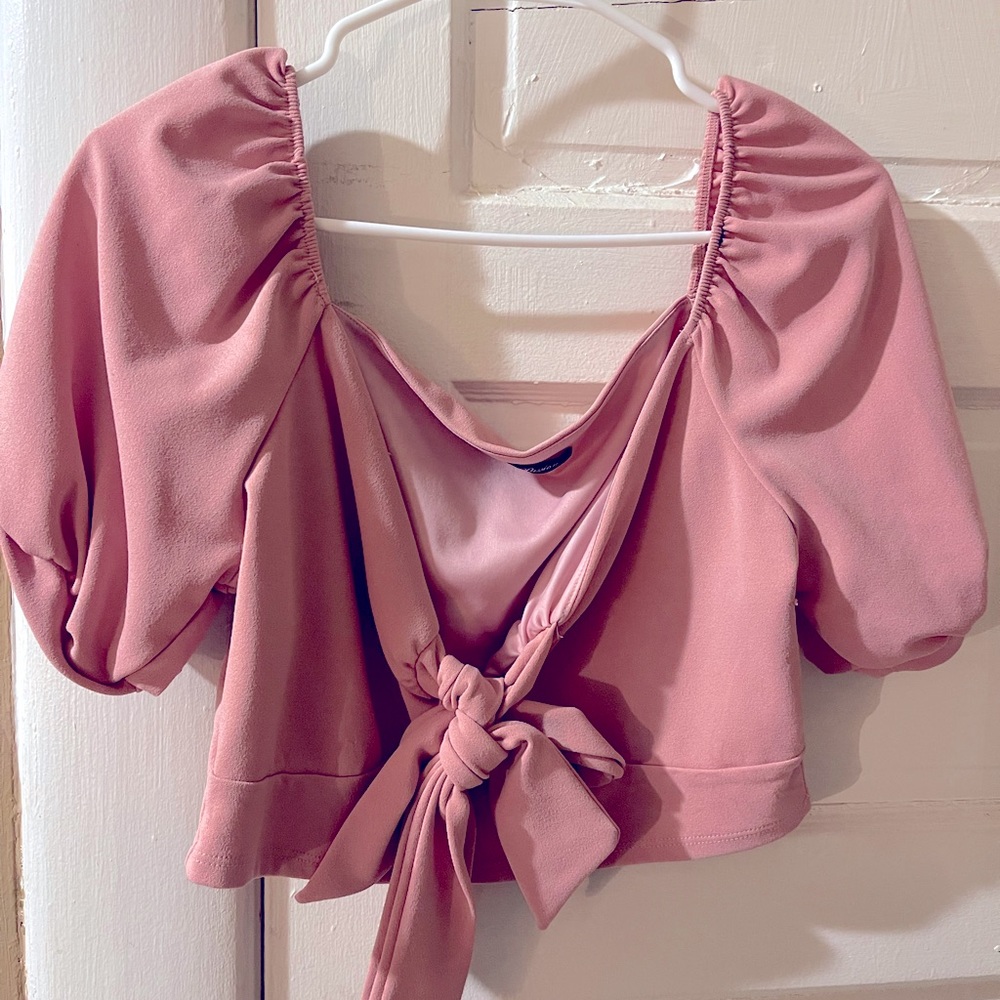 It’s a really cute short blouse.